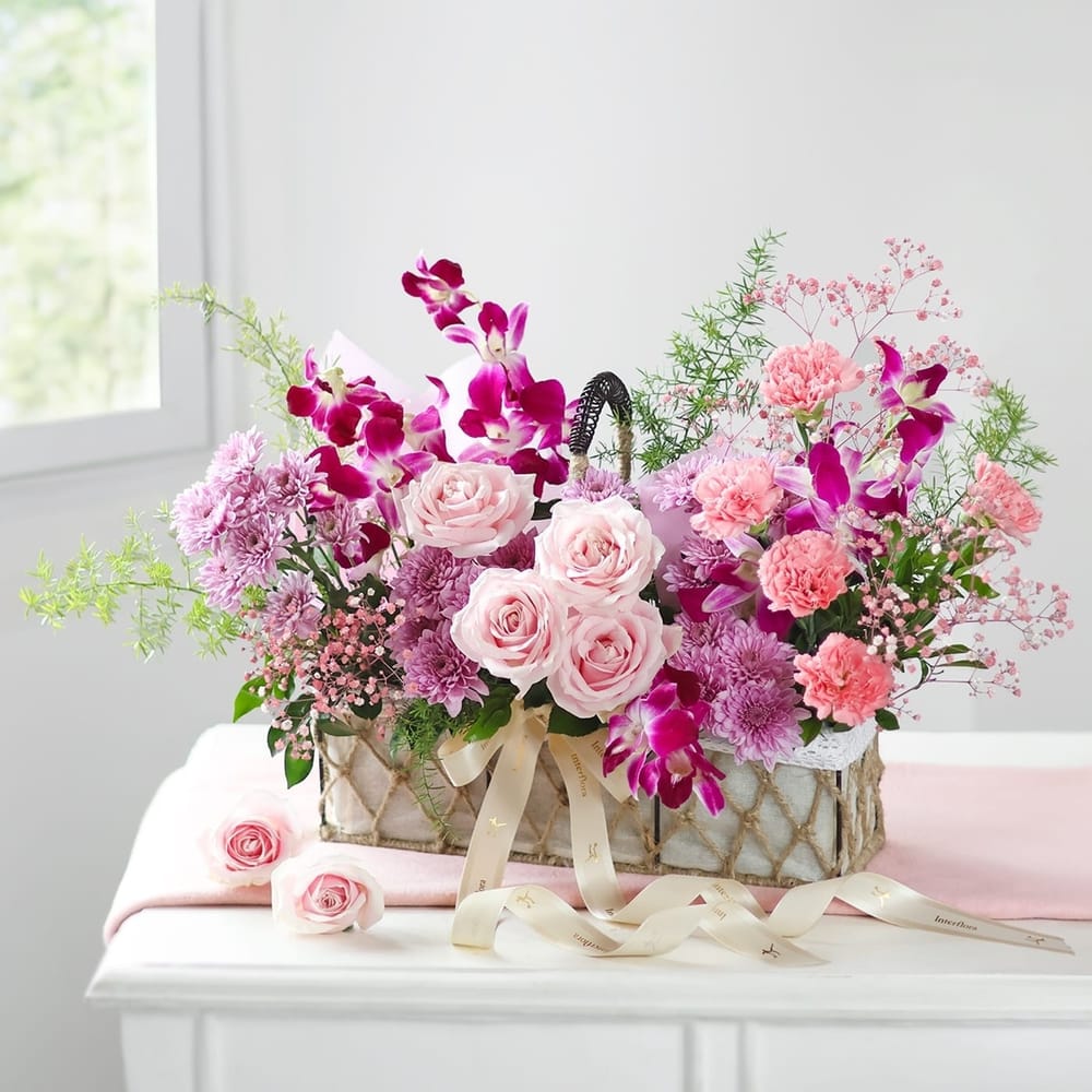 Sweet Floral Escape: Order Birthday Flowers Online | Interflora