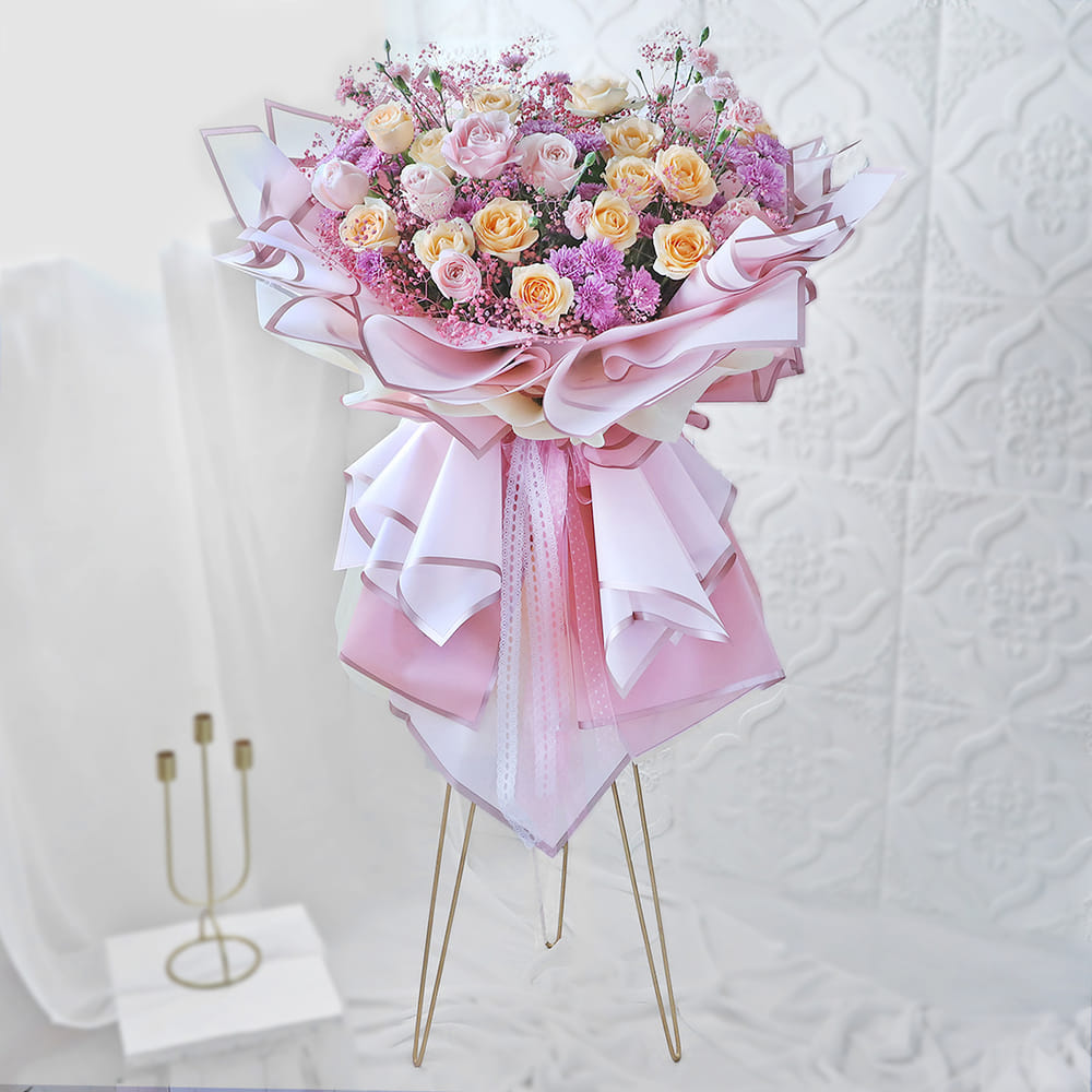 Sweet Grandeur Love: Order Anniversary Flowers Online | Interflora