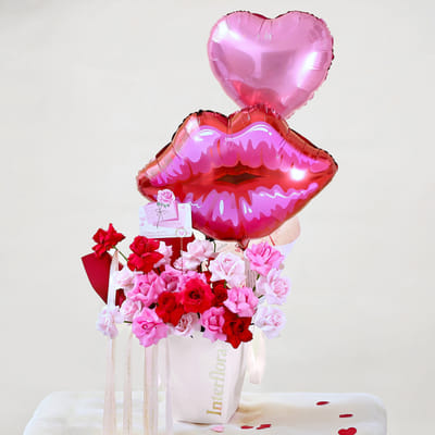 A Kiss to Remember: Order Anniversary Flowers Online | Interflora