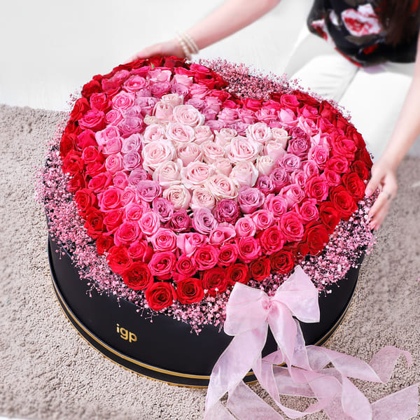 163 Mixed Roses Box Arrangement