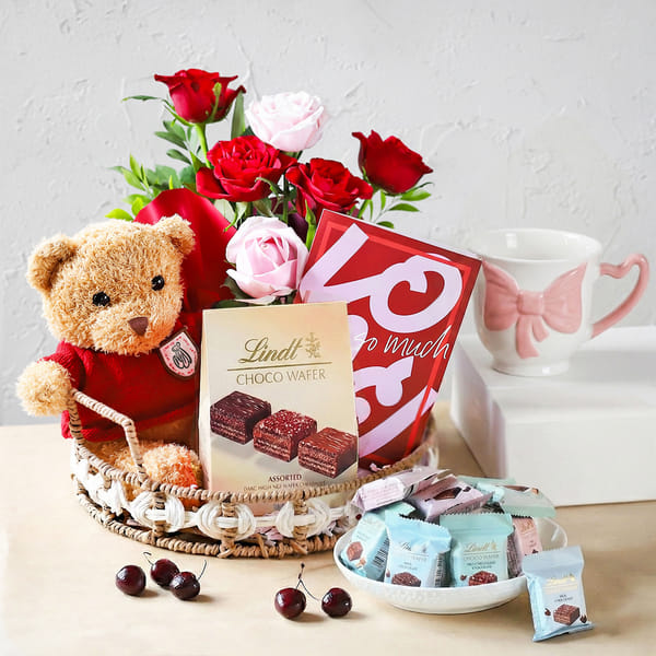 Adorable Gift Hamper - Roses, Teddy & Chocolates
