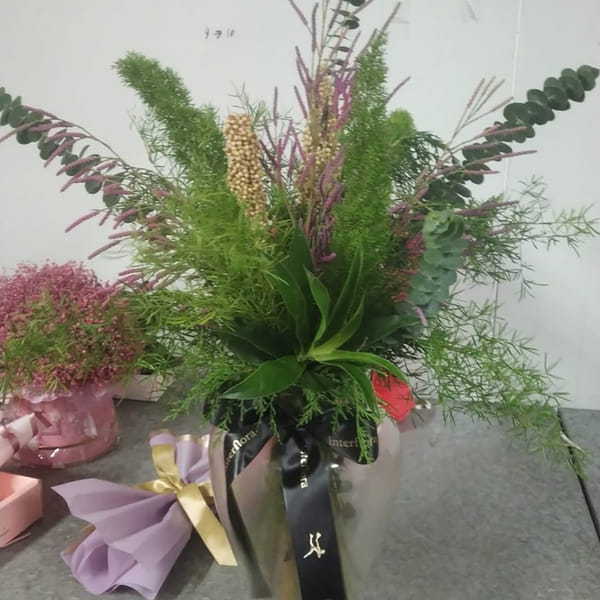 Alok Lodha Jewels vase Arrangment