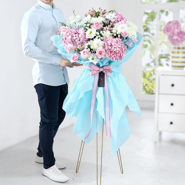 Blooms of Grandeur