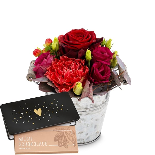 Flower arrangement 'Red Symphony' with Munz bar of chocolate