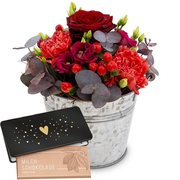 Flower arrangement 'Red Symphony' with Munz bar of chocolate