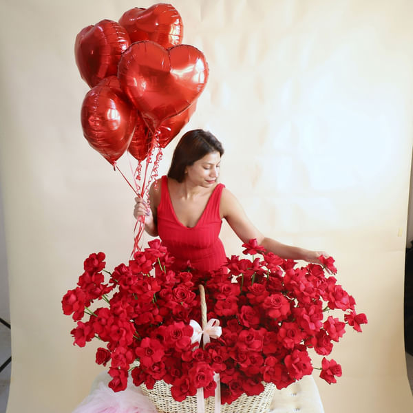 Manish Malhotra - Flower Arrangment