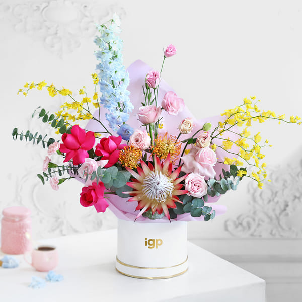 Roses & Lisianthus Premium Floral Display