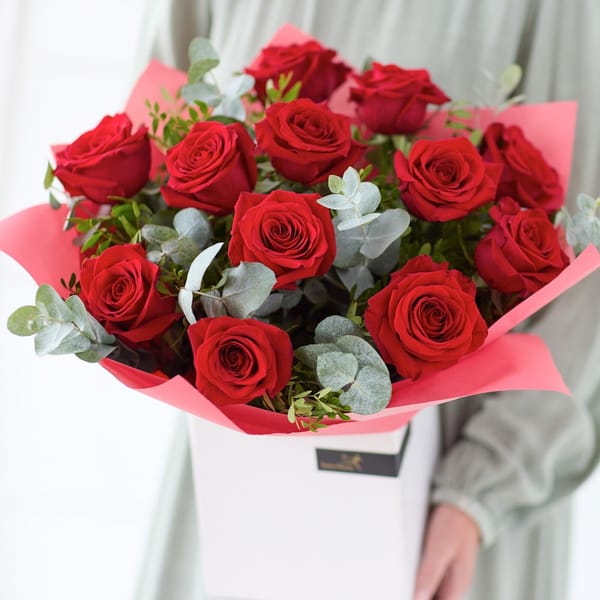 Valentine's Day Luxury 12 Red Roses.