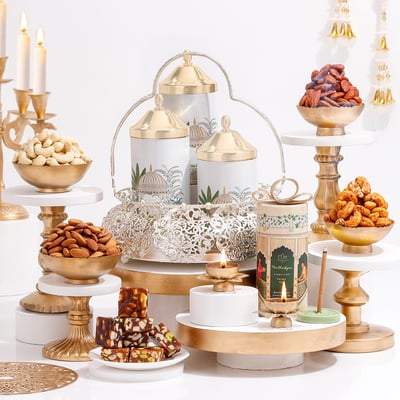 Diwali Gift Hamper With Assorted Treats: Order Eid Online | Interflora ...