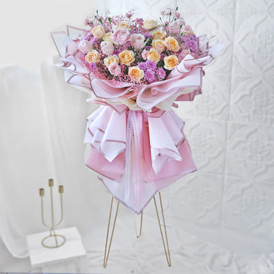 Mother's Day Sweet Grandeur Floral Arrangement: Order Anniversary Flowers Online | Interflora India | JVS1178140